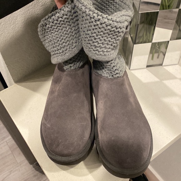 Grey UGG boots - Picture 2 of 8